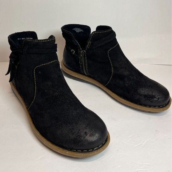 NWOT Born Wynter Comfort Booties Black Suede Ankle Boots - Size 10 - Picture 1 of 7